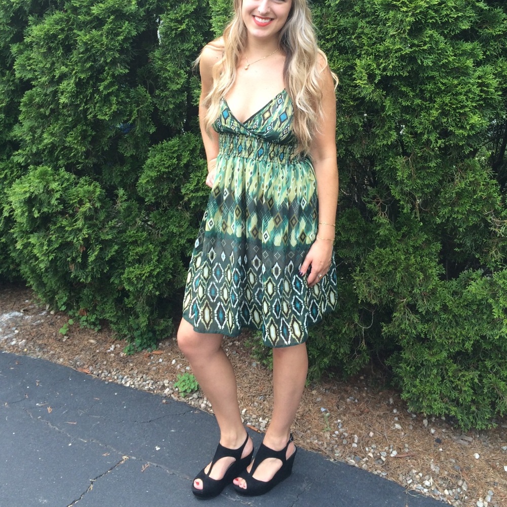 Green Patterned Dress - Picture 3 of 8